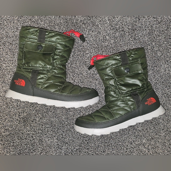 The North Face Shoes - The North Face WOMEN THERMOBALL BOOTIE Shiny Forest Green Puffer Boot Womens 8